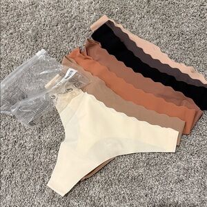 Seamless Multicolor Thong Set